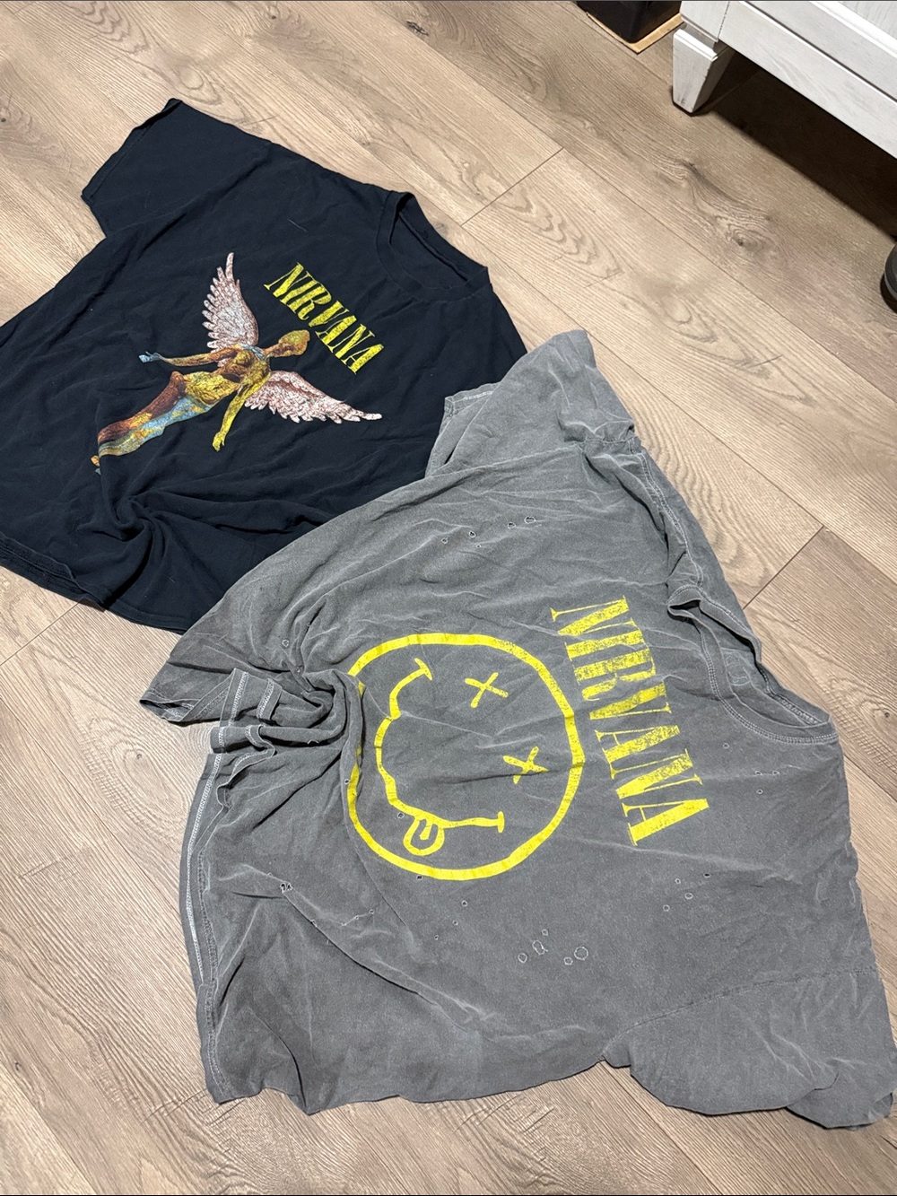 NIRVANA Women's Short Sleeve Graphic Tee - Black and Gray